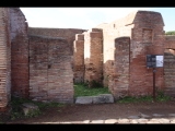 03322 ostia - regio i - insula iii - caseggiato dei molini (i,iii,1) - raum (6) - bli ri westen - 01-2024.jpg